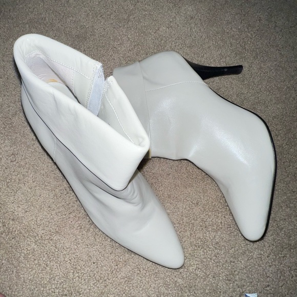 Light cream 3.5” heel ankle booties - Picture 4 of 16